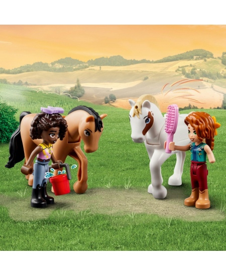LEGO Friends "Ruduo žirgyne", 41745
