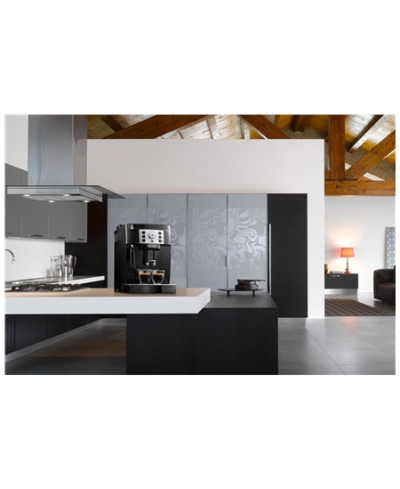 Delonghi | Coffee Maker | ECAM22.115.B Magnifica S | Pump pressure 15 bar | Built-in milk frother | Automatic | 1450 W | Black