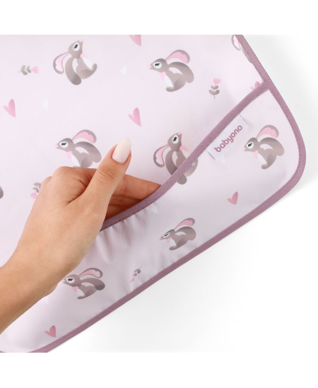 Babyono prijuostė neperšlampama su kišene nuo 6 mėn triušis rožinis 1641/03