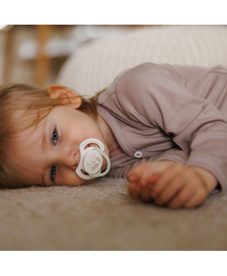 Babyono čiulptukas silikoninis simetrinis 18m+ 1669/03