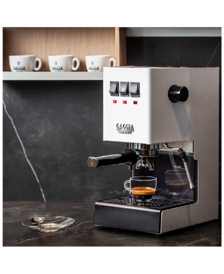 Gaggia | Coffee Maker | RI9481/13 Classic E24 | Pump pressure 15 bar | Built-in milk frother | Semi-automatic | Polar White