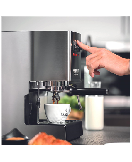 Gaggia | Coffee Maker | RI9481/11 Classic E24 | Pump pressure 15 bar | Built-in milk frother | Semi-automatic | Brushed Stainles