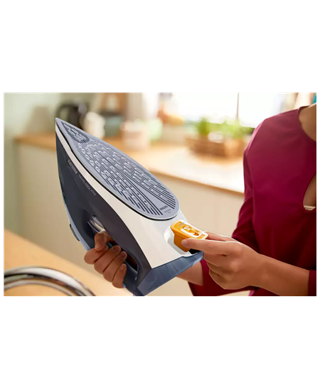 Philips | DST7030/20 | Steam Iron | 2800 W | Water tank capacity 300 ml | Continuous steam 50 g/min | Steam boost performance 25