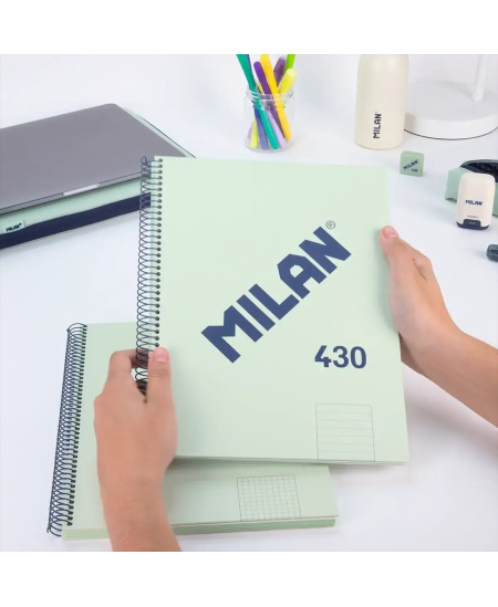 Sąsiuvinis su spirale ir kietu viršeliu MILAN 430, A4, 80 lapų, linijomis, žalios spalvos