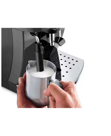 Delonghi | Magnifica Start ECAM220.22GB | Pump pressure 15 bar | Built-in milk frother | Automatic | 1450 W | Black