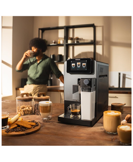 Cecotec Coffee machine | Cremmaet Latte Touch | Pump pressure 19 bar | Built-in milk frother | Super-automatic | Black | 1500 W