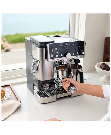 NINJA | Coffee Maker | ES701EU Luxe Café Pro | Pump pressure 9 bar | Built-in milk frother | Ground | 1650 W | Black/Stainless 