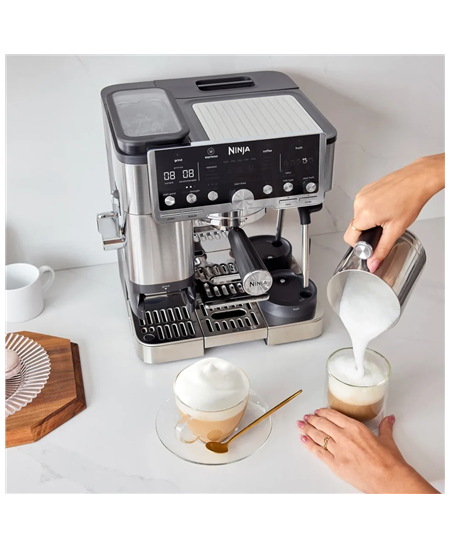 NINJA | Coffee Maker | ES701EU Luxe Café Pro | Pump pressure 9 bar | Built-in milk frother | Ground | 1650 W | Black/Stainless 